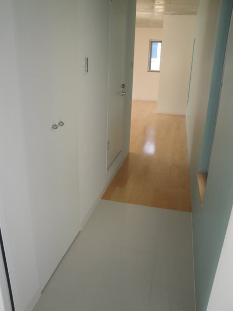 Corridor 玄関