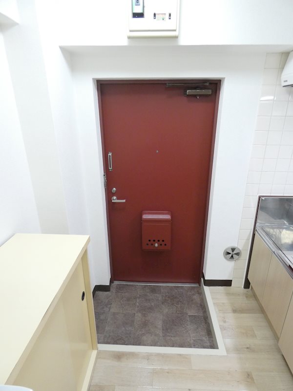 メゾン前田 玄関