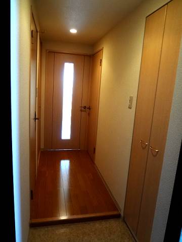 メゾン・ド・ゼファー 玄関