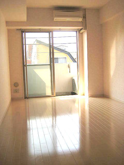 ラグジュアリーアパートメント品川シーサイド リビング