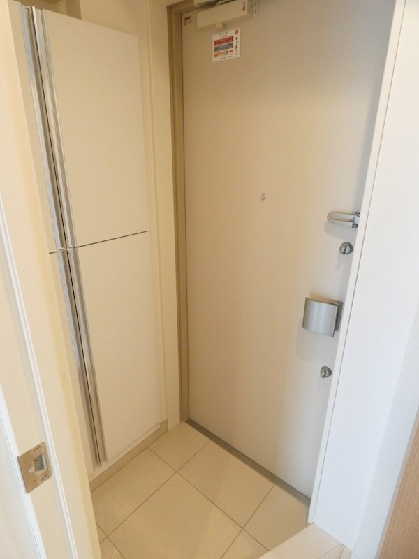 カーナ大井町  玄関