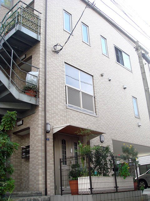 ファミリア大井町 203号室 外観