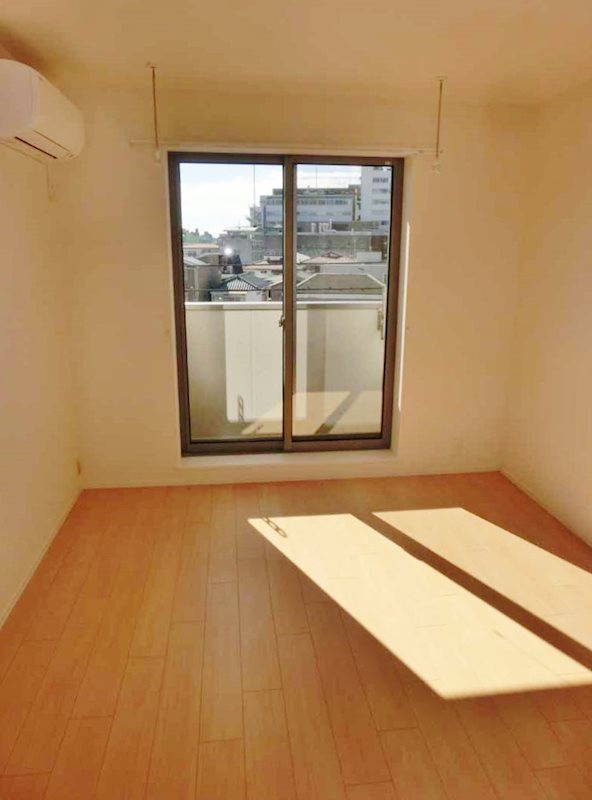 シャルドネＷＥＳＴ リビング