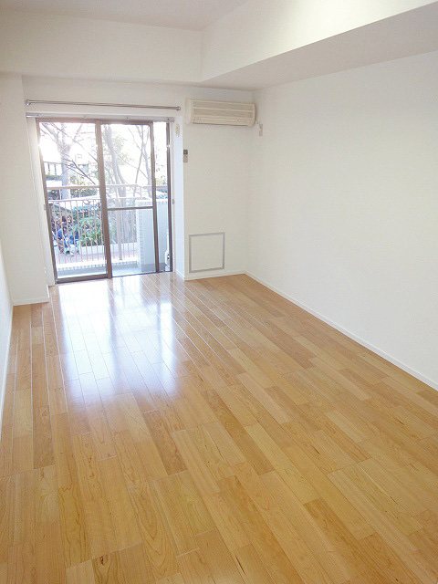 三越ゼームス坂マンション リビング