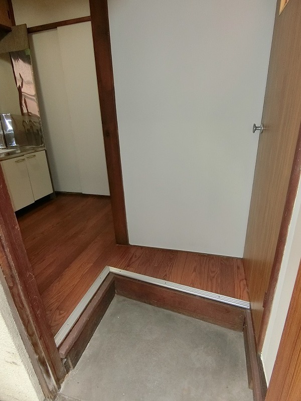 末広荘 玄関