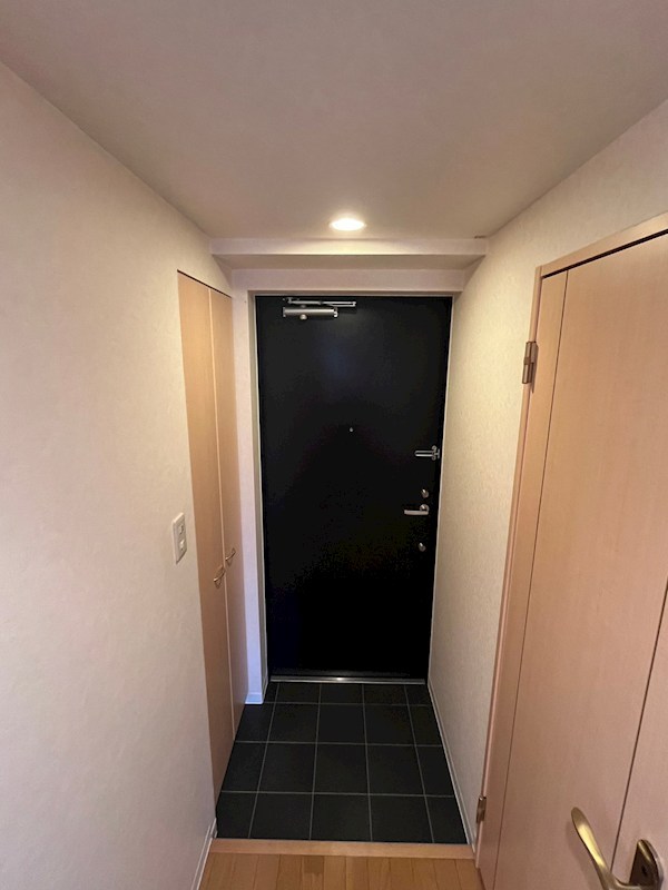 メゾン・ド・ゼファー 玄関