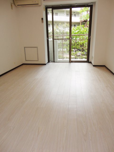 三越ゼームス坂マンション  リビング
