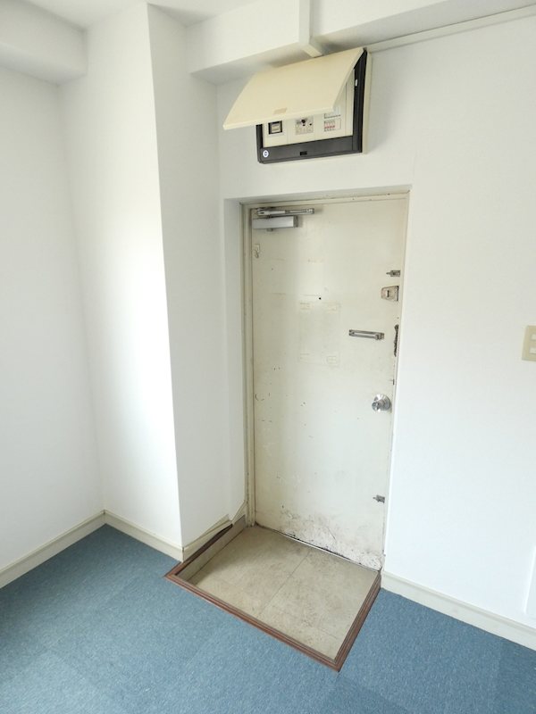 マンションサメズ 玄関