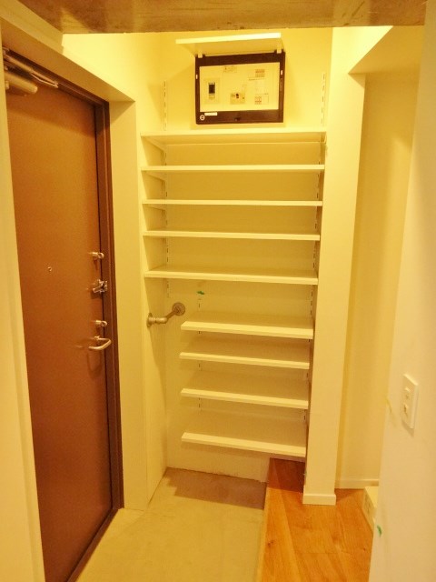 旗ヶ岡アパートメント 玄関
