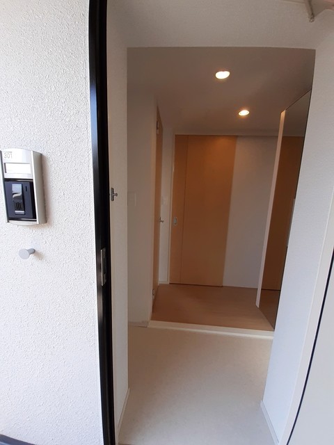 トゥーレン　コティ 玄関
