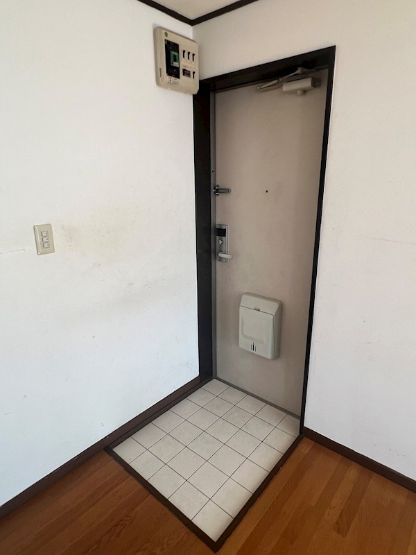 ウイング塩山 玄関