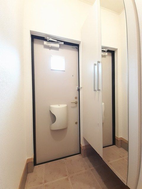 リヴィエール・野毛 玄関