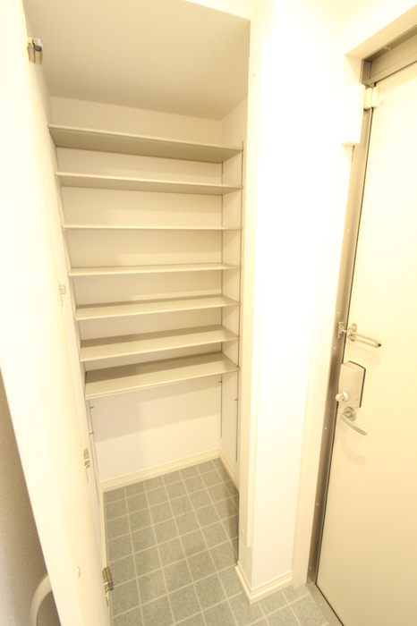 ・　トゥジュール 玄関