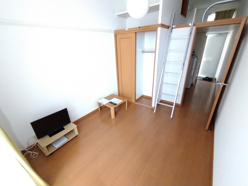 レオパレスサン　ミラード ベッドルーム