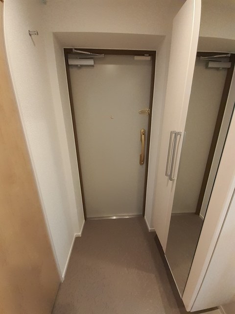 ロワモンターニュ 玄関