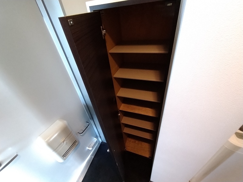 レオネクストエステート旗の台 玄関