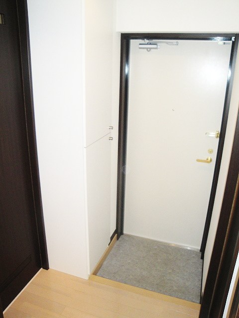 アヴァロン大森西 玄関