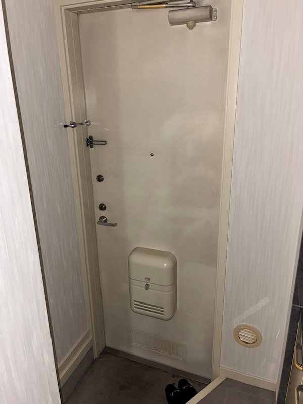 ヴィラ・カメリア 玄関