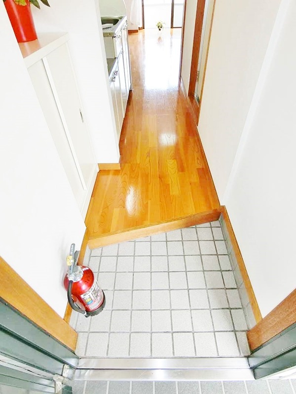 ホワイトホルン 玄関