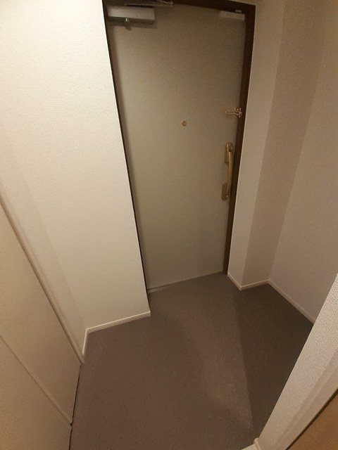 ロワモンターニュ 玄関