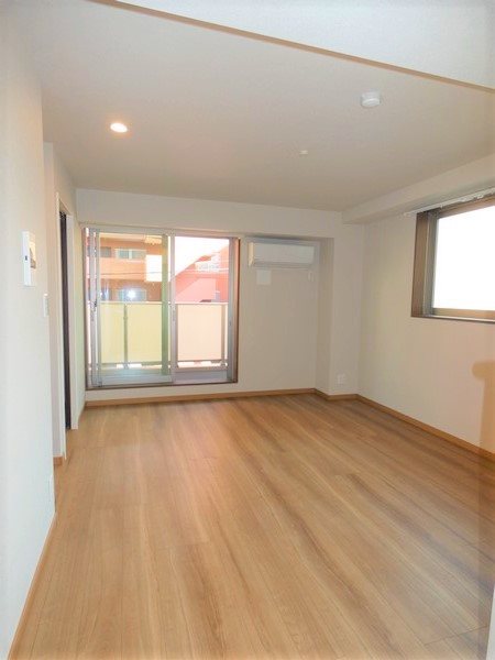 サンテラス令和NKレジデンス リビング