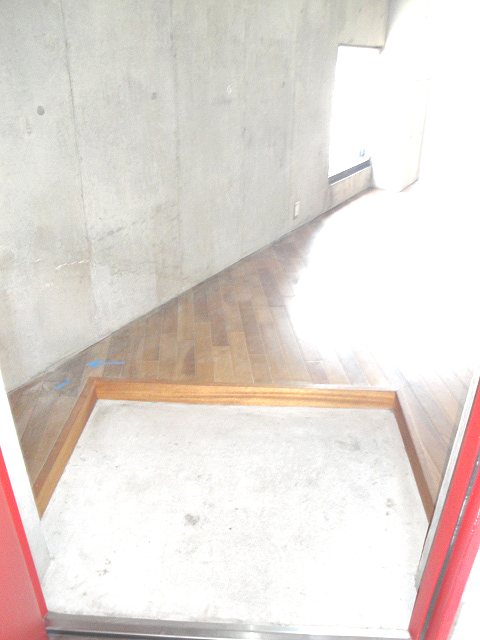 ベンセレーモス  玄関