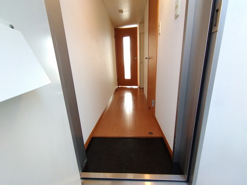 レオパレス桜 玄関