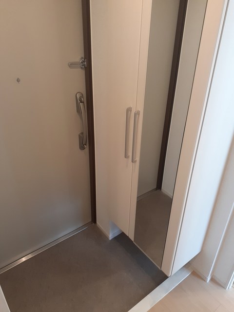 ウエスト　シックス 玄関