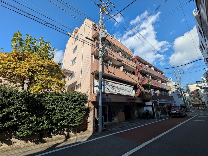 ロイヤルエクセレント学芸大 玄関