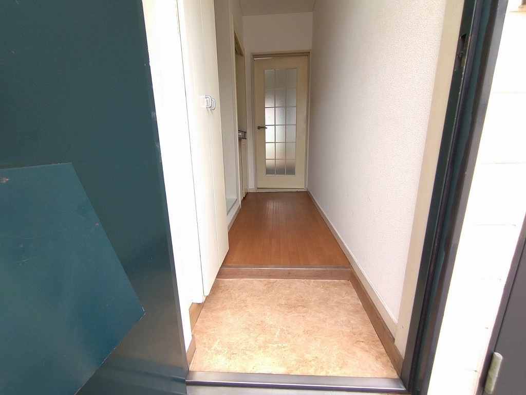 レオパレス５＆５ 玄関