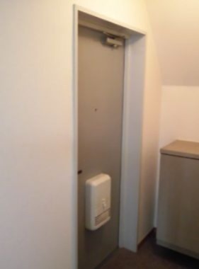 ドルフケンマート 玄関