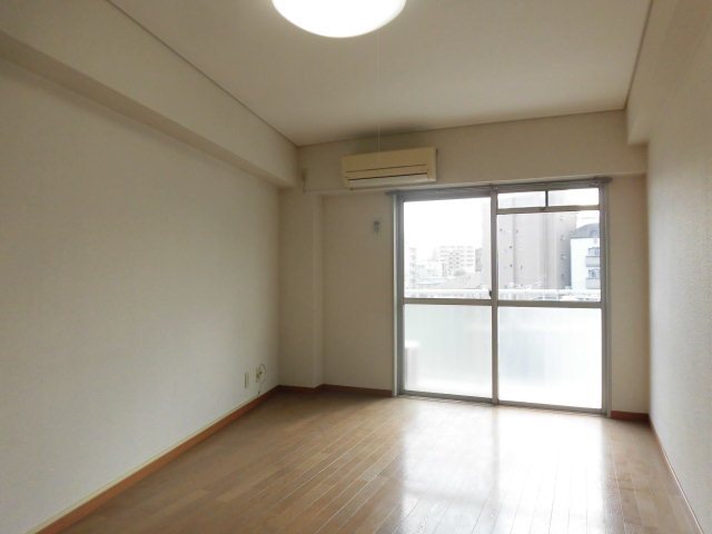 ドルフケンマート リビング