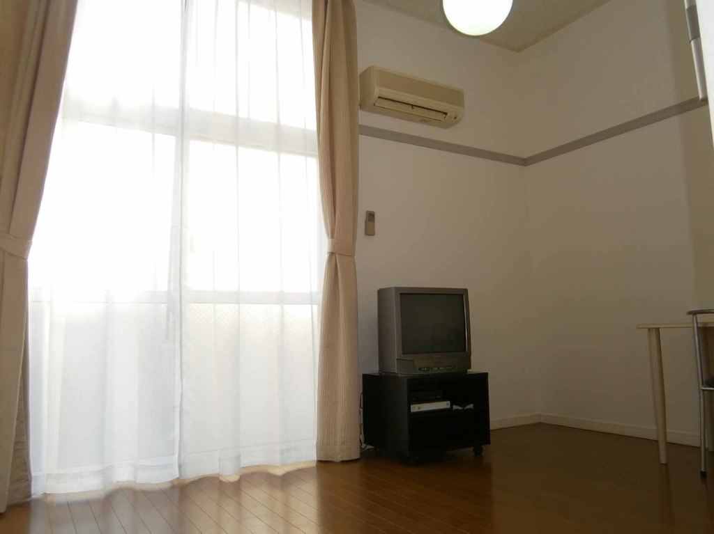 レオパレスチェリー リビング