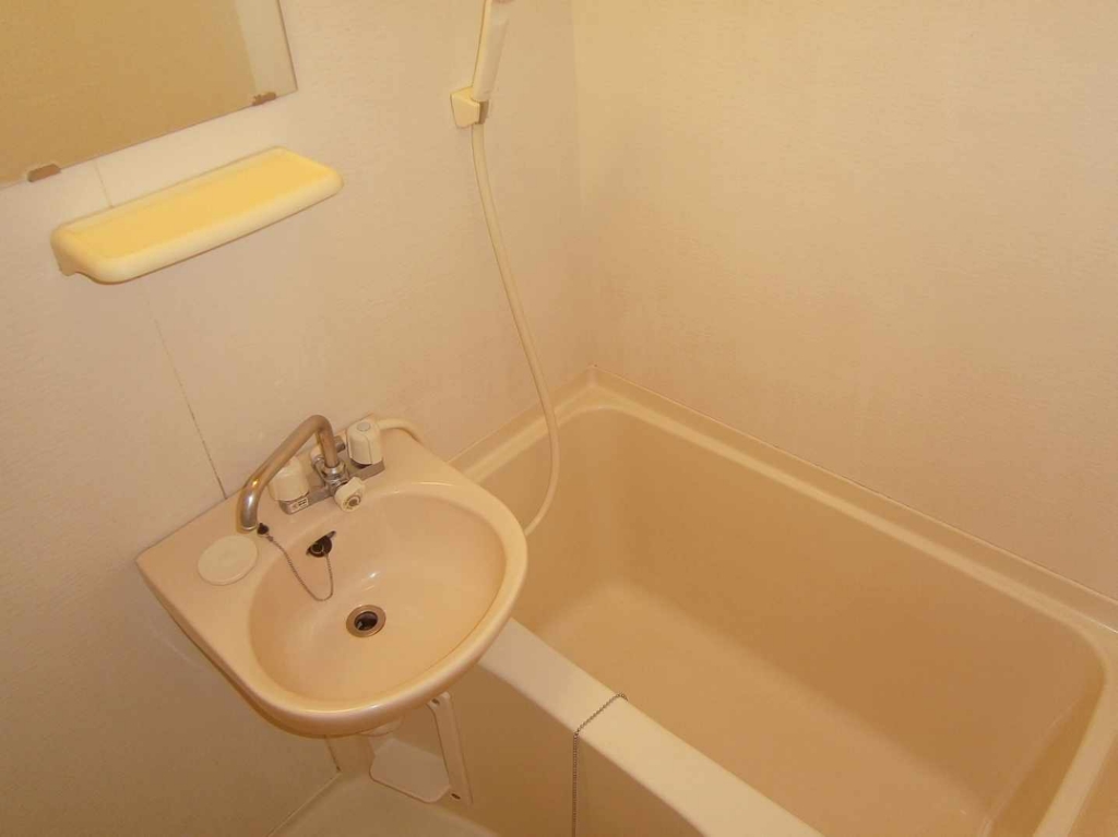 レオパレスチェリー 風呂画像