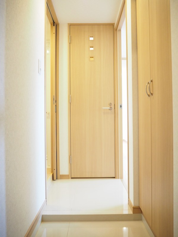 ルーブル仲六郷壱番館 玄関