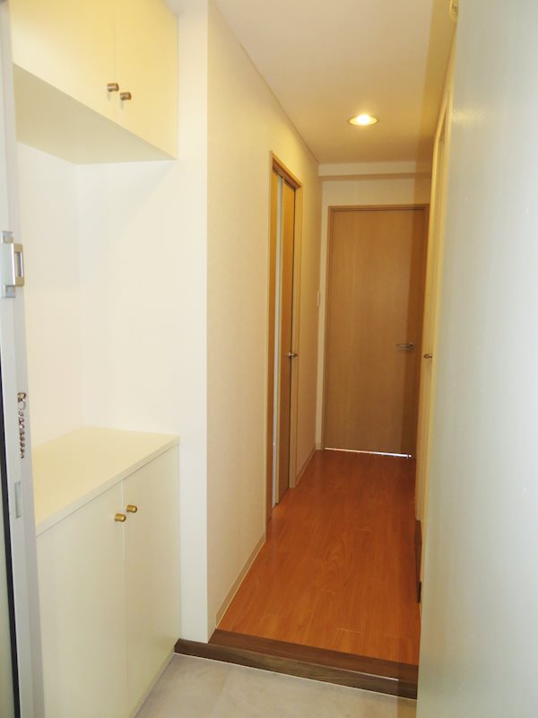 アートグラスビル 玄関