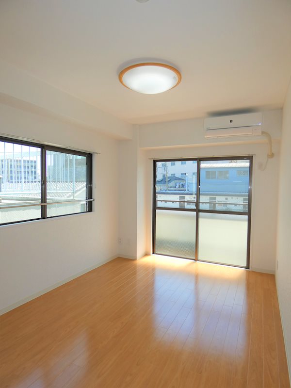 アートグラスビル リビング