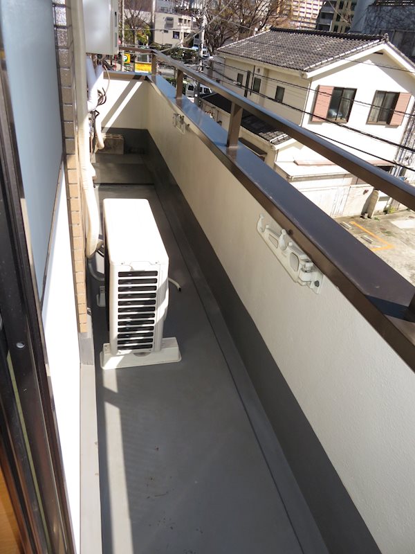 アートグラスビル ベランダ