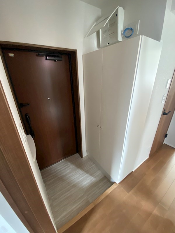 CREST COURT　TOGOSHI 玄関