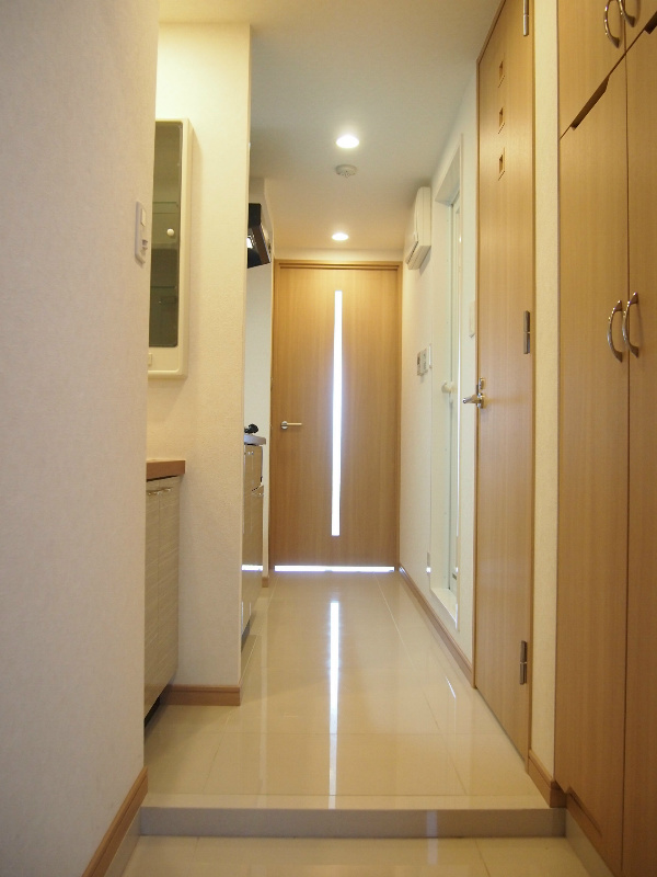 ルーブル仲六郷弐番館 玄関