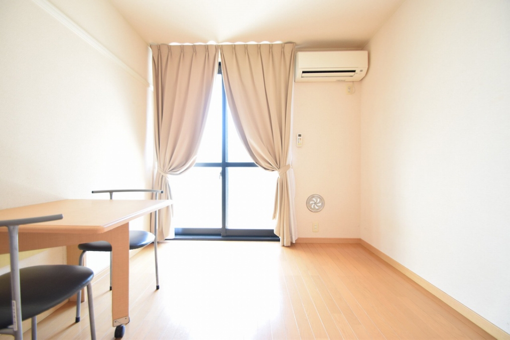 レオパレスＢ　＆　Ｒ ベッドルーム