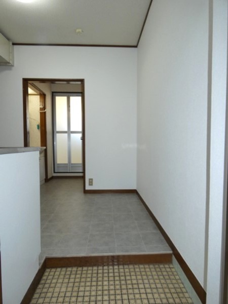 ハイツハピネス 玄関