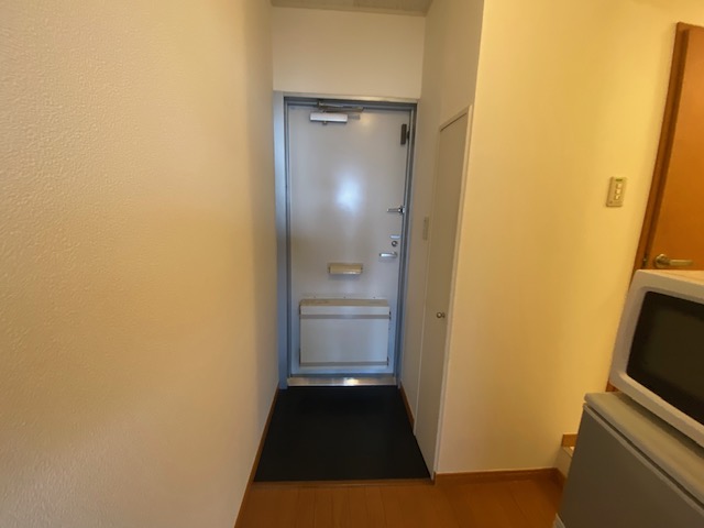 レオパレスコングラツィア石川台 玄関