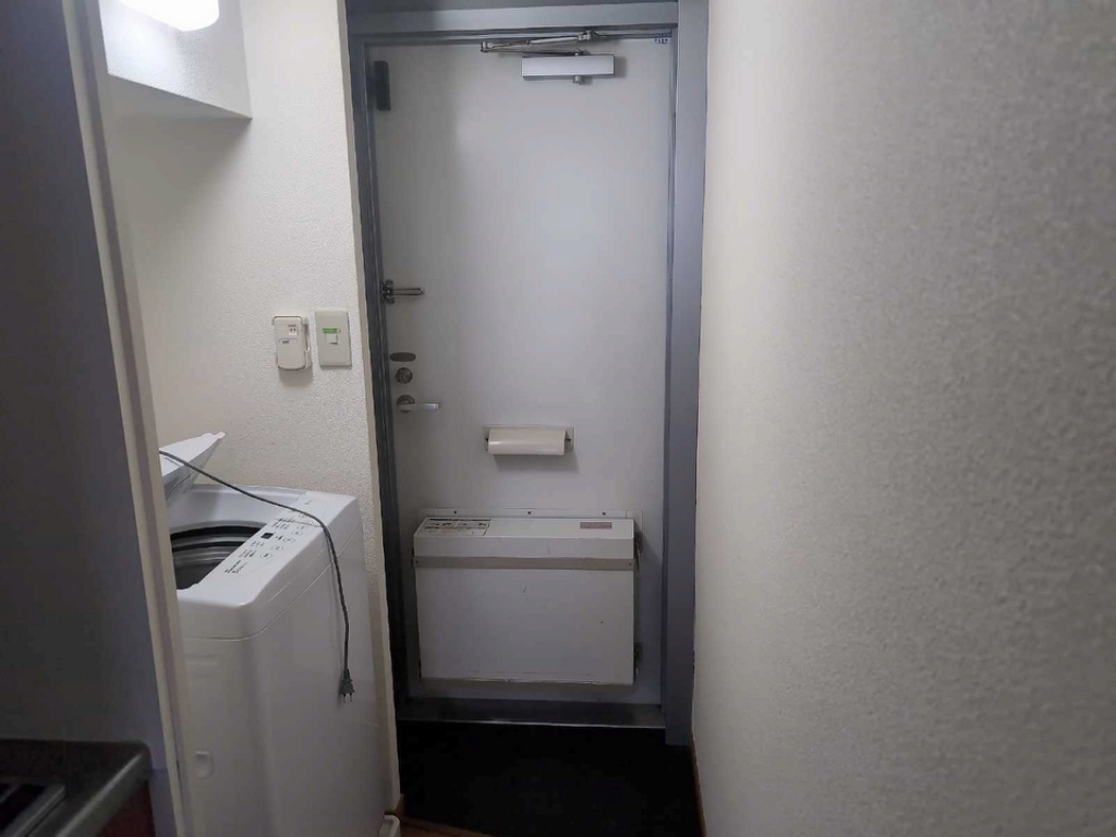 レオパレスフォンターナ 玄関