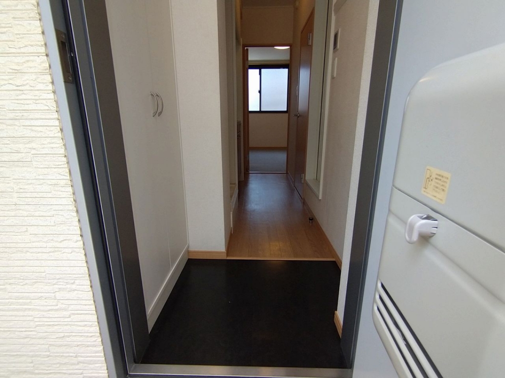 レオパレスシード石川台 玄関