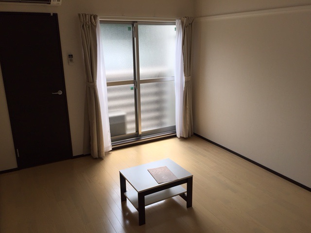 クレイノアザレア リビング