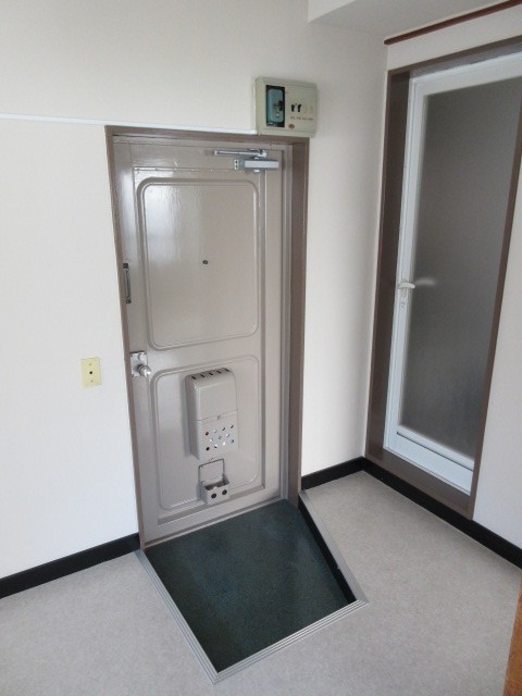 田中ビル 玄関
