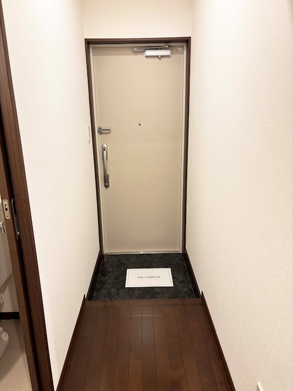 T&amp;rsquo;s court 玄関