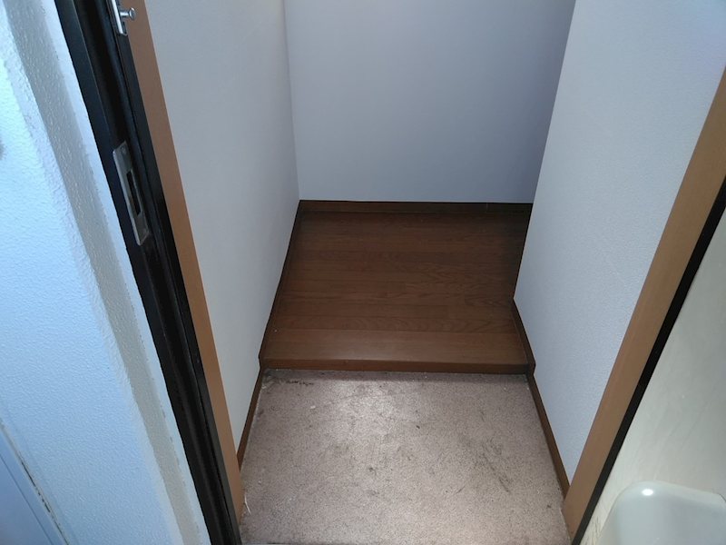 エムアールメグロ 玄関