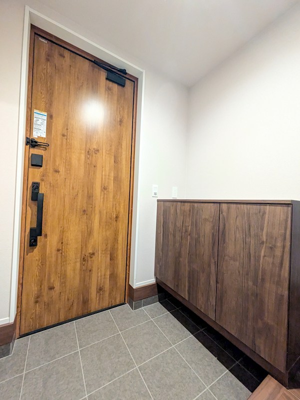 東が丘１丁目戸建 玄関